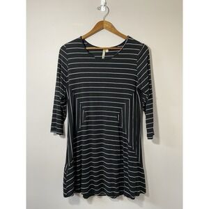 Comfy USA Dress Womens MEDIUM Black White Striped 3/4 Sleeve Stretch Swing Mini